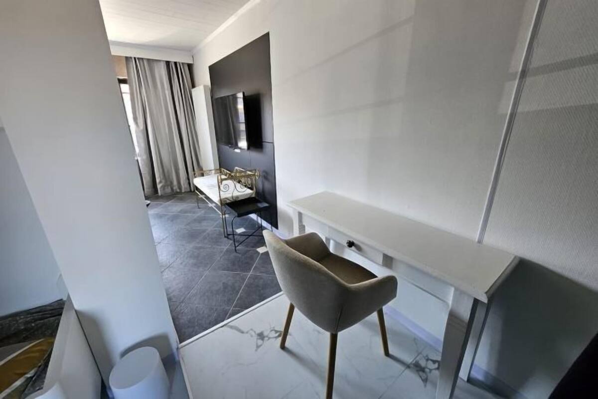 Cribs/infant beds