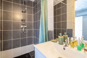 淋浴設備、風筒、提供毛巾