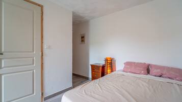 1 chambre, fer et planche Ă repasser, Wi-Fi, draps fournis