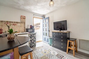 雪櫃、微波爐、焗爐、爐具