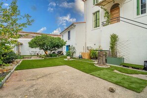 Exterior - Kinky Et Love Room in Cottage with SPA Available for an Extra Fee (Lespignan)