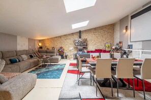 Interior - Serge and Jane Room in Guesthouse with SPA Available for an Extra Fee (Lespignan)