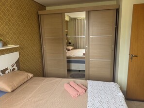 2 bedrooms, iron/ironing board, Internet, bed sheets