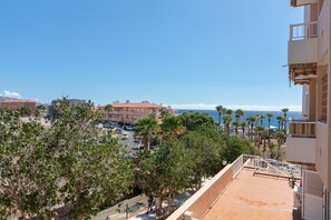 Property grounds - Vacation 'Brisas Del Mar Eddy' with Mountain View, Wi-Fi and Air Conditioning (Candelaria)