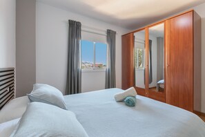 3 bedrooms, WiFi, bed sheets