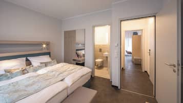 Familiekamer | Hypoallergeen beddengoed, een kluis op de kamer, een bureau