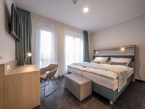 Comfort Double or Twin Room | Hypo-allergenic bedding, in-room safe, desk, laptop workspace - RS-Hotel smart & modern Hotel Apartments (Bruehl)