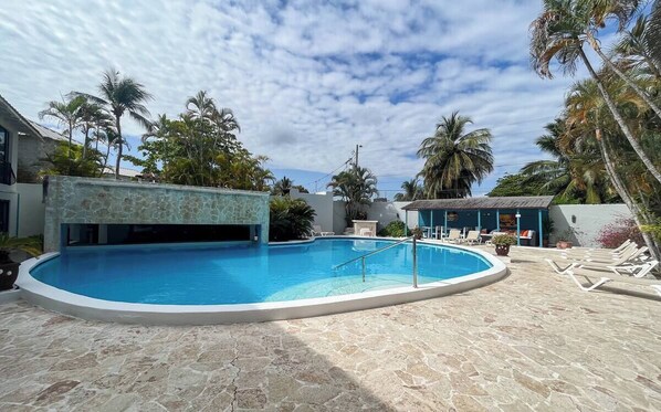 Outdoor pool - 1-Bedroom Penthouse with pool, center Cabarete (Cabarete)