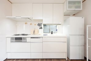 電子レンジ、コンロ、食器洗い機
