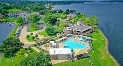 Sunset at the Lake
Entire condo in Montgomery, Texas