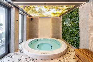 Hot tub, steam room, massages