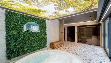 Hot tub, steam room, massages