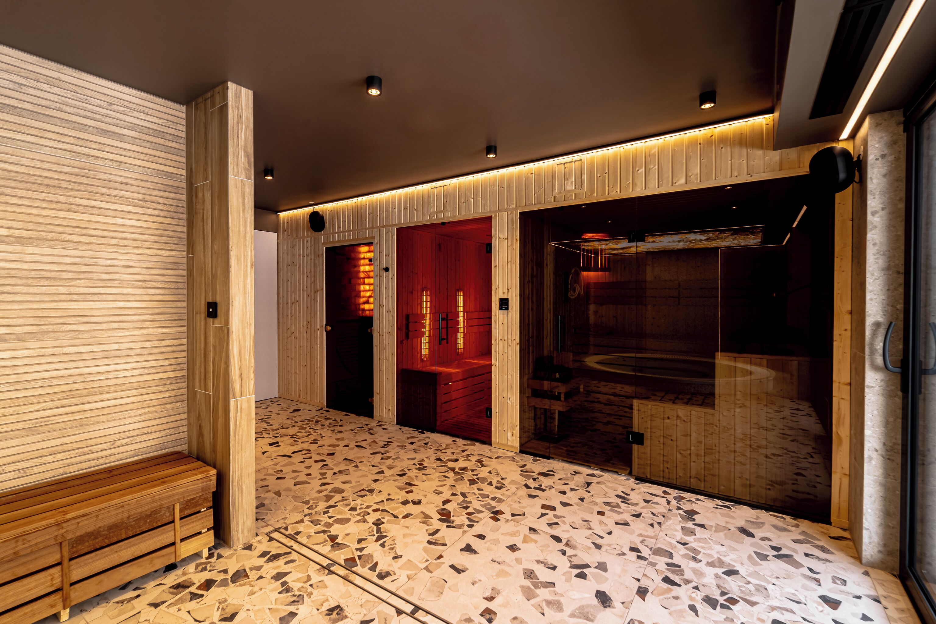 Hot tub, steam room, massages