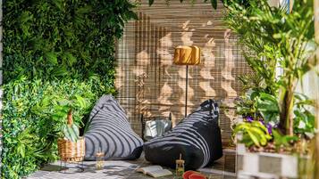 Hot tub, steam room, massages