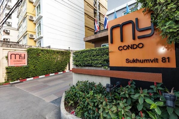 Condo, 1 Bedroom, Accessible, Smoking | Property entrance