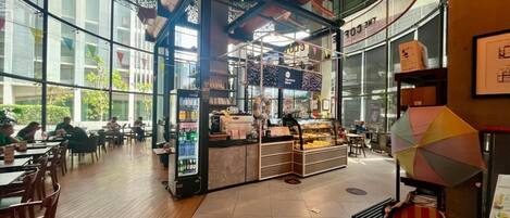 Condo, 1 Bedroom, Accessible, Smoking | Dining