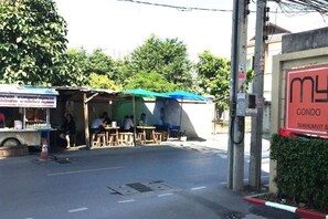 Condo, 1 Bedroom, Accessible, Smoking | Outdoor dining - 1BR Condo 5 Min to BTS 1000mbps Fiber Wi-fi Great Location (Bangkok)
