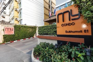 Condo, 1 Bedroom, Accessible, Smoking | Property entrance - 1BR Condo 5 Min to BTS 1000mbps Fiber Wi-fi Great Location (Bangkok)
