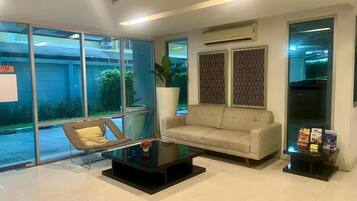 Condo, 1 Bedroom, Accessible, Smoking | Interior