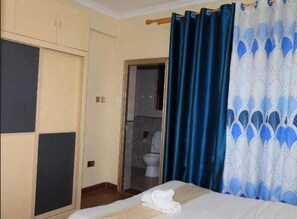 2 bedrooms, iron/ironing board, internet, bed sheets