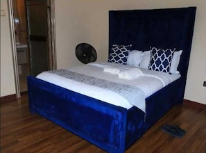 2 bedrooms, iron/ironing board, Internet, bed sheets