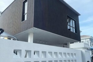 Unclassified image, 4 of 11, button - 39 Haus (Bukit Mertajam)