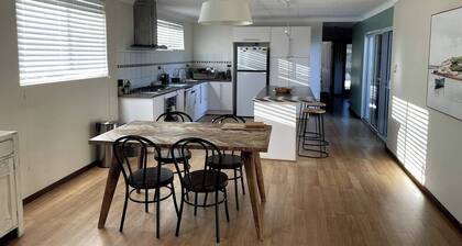 SW Getaway – Walk to Bunbury Beach, Safe & Central