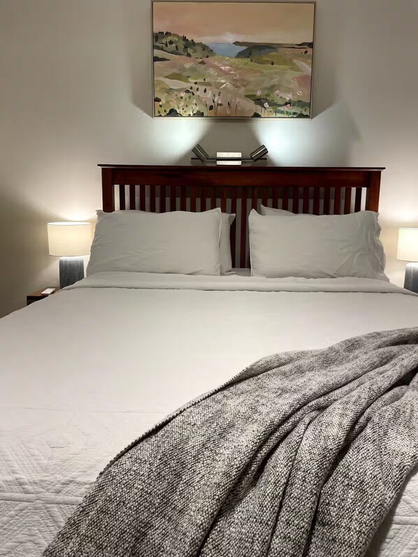 4 habitaciones, tabla de planchar con plancha, internet y ropa de cama 