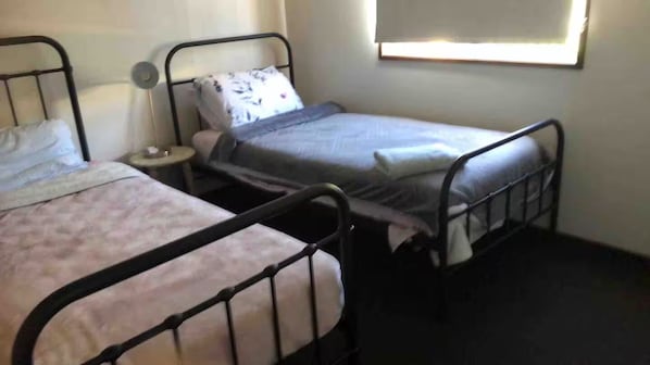 4 bedrooms, iron/ironing board, internet, bed sheets