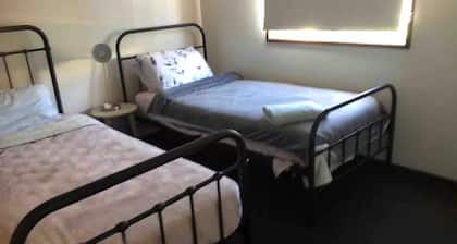 SW Getaway â Walk to Bunbury Beach, Safe & Central