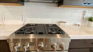 Micro-ondes, four, plaque de cuisson, lave-vaisselle