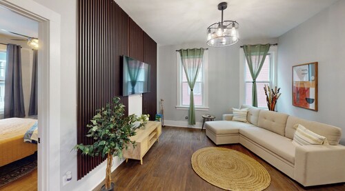 Spacious 6-bedroom townhome in charming Irvington with AC and Parking