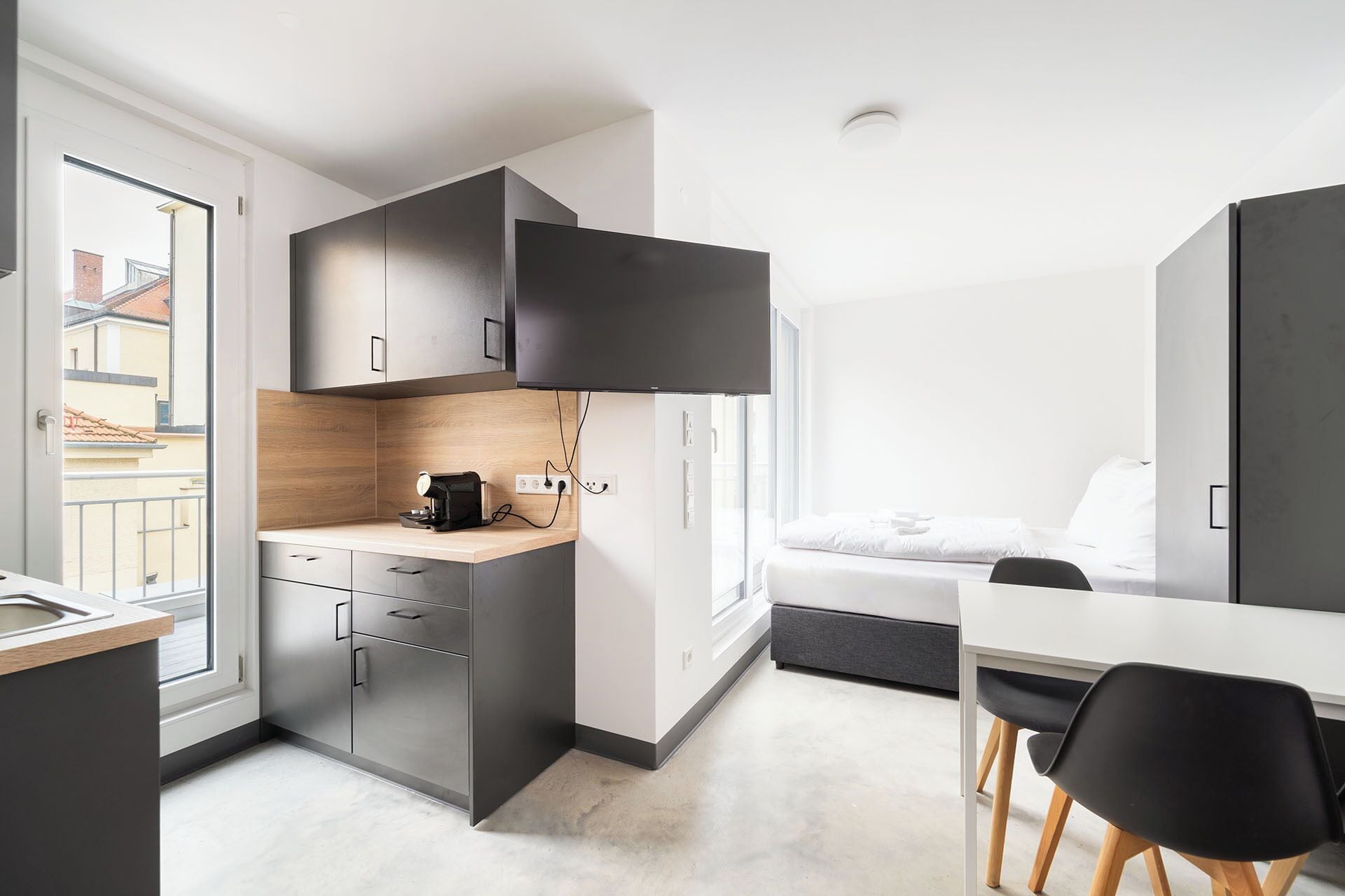 Family Studio | Desk, free WiFi