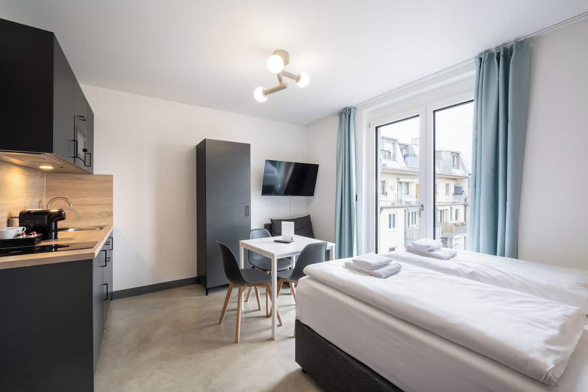 Standard Studio | Desk, free WiFi