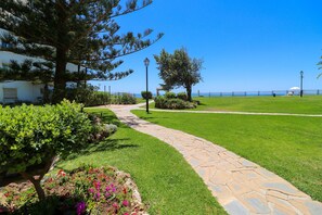 Property grounds - Brand-new luxury with sea view - Playa Real beachfront (Marbella)