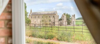 Samphire Barn - sleeps 4 guests  in 2 bedrooms