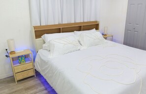 3 bedrooms, desk, travel cot, free WiFi