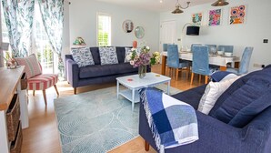 Living area - Windrush Lake 20, Summit Lodge (P) - Lakeside Lodge, On-site Activites, Sleeps 7 (South Cerney)