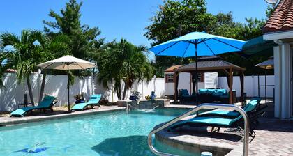 CasaDelray! 
Your Spacious 5BR Coastal Retreat 
Just Minutes Away From The BEACH