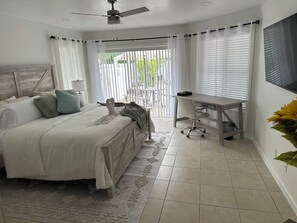 5 bedrooms, desk, iron/ironing board, travel crib - CasaDelray!
Your Spacious 5BR Coastal Retreat
Just Minutes Away From The BEACH (Delray Beach)