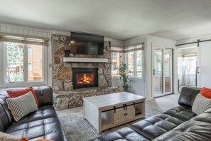 Smart TV, fireplace