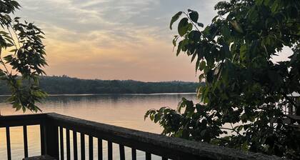 Superb 2-bedroom house on the Tennessee River.