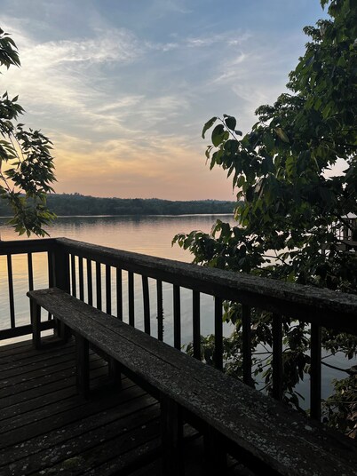 Superb 2-bedroom house on the Tennessee River.
