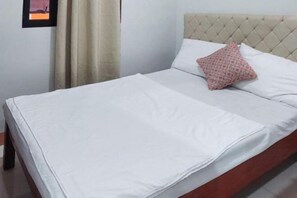 Room - RedDoorz at JL Lodging House and Cafe Irosin (Irosin)