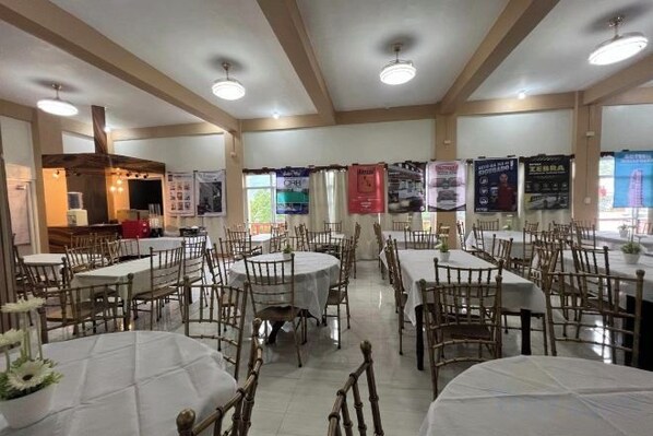 Unclassified image, 1 of 9, button - RedDoorz @ JL Lodging House and Cafe Irosin (Irosin)