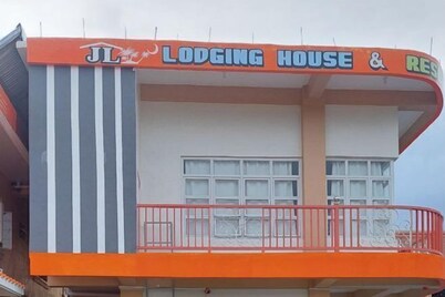 RedDoorz at JL Lodging House and Cafe Irosin