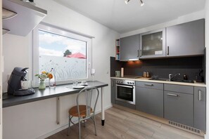 Fridge, oven, stovetop, dishwasher