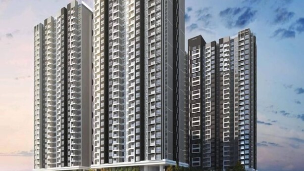 Un edificio residenziale alto con numerosi balconi e un design architettonico moderno.