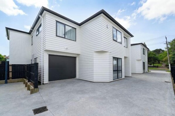 Exterior - Auckland Cornwall Park Holiday Homes1 (Auckland)