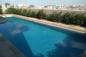 حمام سباحة